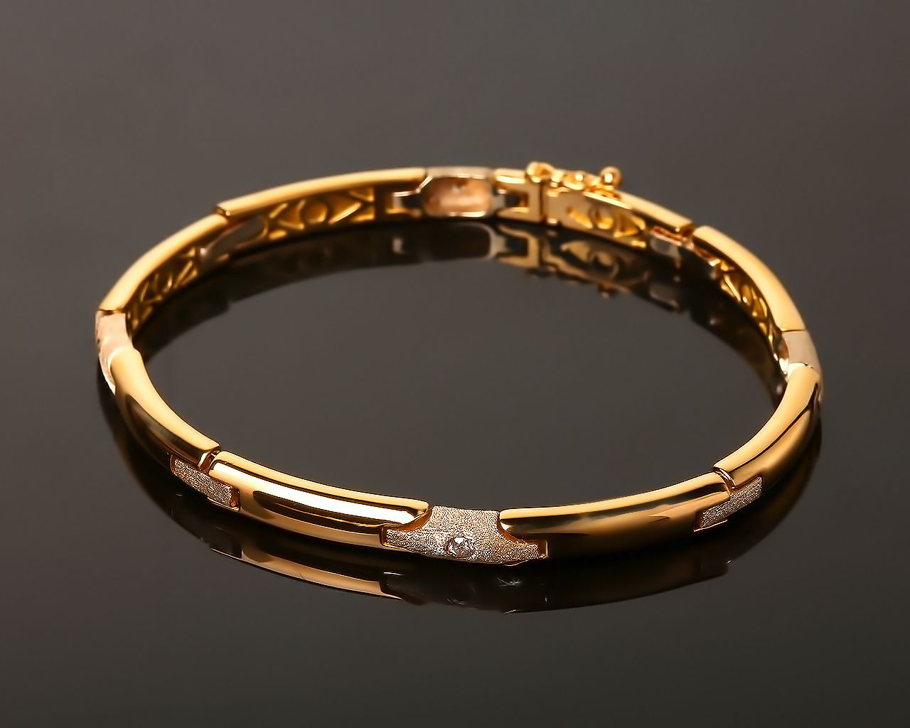 Gold bangle bracelet